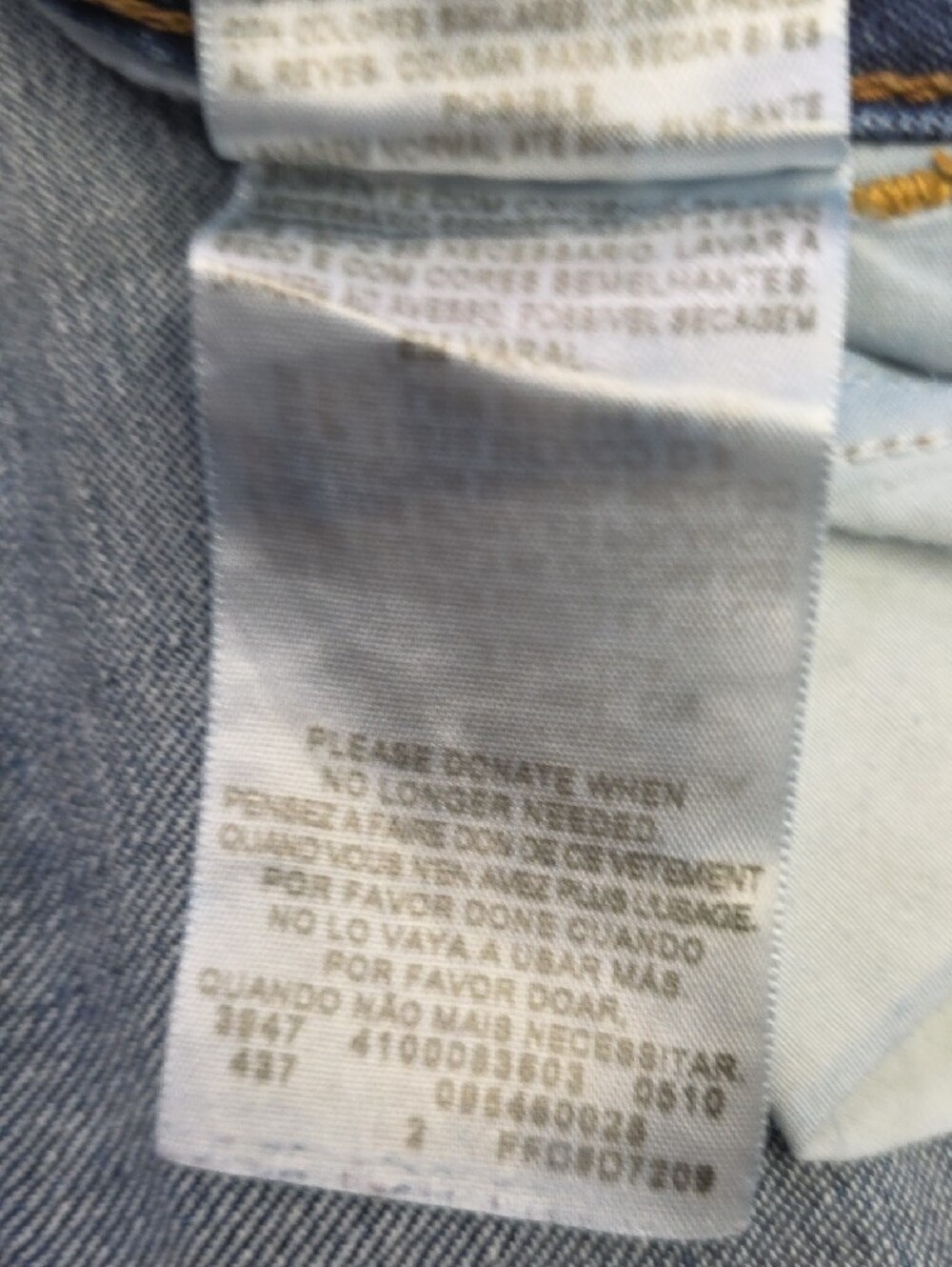 Vintage Levi's Y2K 590 Bootcut In Medium Wash Denim with Gold Stitching - Picture 13 of 14